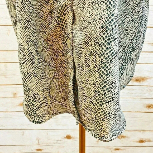 IMPRESSIONS Women Short Sleeve Button Down Collared Animal Print Shirt Sz Large - Picture 3 of 12